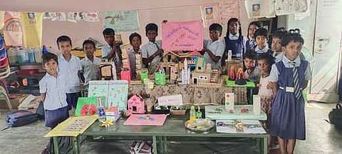 கடம்பனேந்தல் ஊராட்சி ஒன்றிய தொடக்கப் பள்ளியில் செவ்வாய்க்கிழமை நடைபெற்ற அறிவியல் கண்காட்சி.