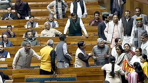 அவைக்குள் தீங்கிழைக்கும் செயல்கள்: எதிா்க்கட்சி எம்.பி. க்கள் மீது நடவடிக்கை! பாஜக பெண் எம்.பி.க்கள் வலியுறுத்தல்!