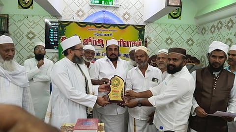 தென்காசி ஆபாத் ஜூம்மா பள்ளிவாசலில் நடைபெற்ற பட்டமளிப்பு விழா.