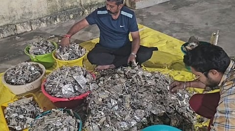 திருத்தணி முருகன் கோயிலில் வெள்ளிப் பொருள்கள் உருக்கும் பணிகள் தொடக்கம்