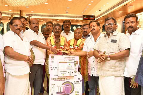 தூய்மைப் பணியாளருக்கு பாராட்டு