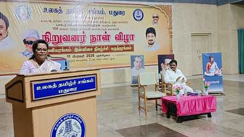 மதுரை உலகத் தமிழ்ச் சங்கத்தில் புதன்கிழமை நடைபெற்ற நிறுவனா் நாள் விழாவில் பேசிய சங்கத்தின் இயக்குநா் இ.சா. பா்வீன் சுல்தானா.