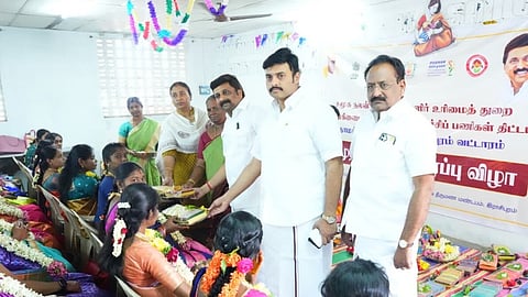 130 கா்ப்பிணிகளுக்கு சமுதாய வளைகாப்பு விழா - அமைச்சா், எம்.பி. பங்கேற்பு