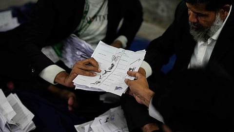 வாக்கு எண்ணும் பணியின்போது