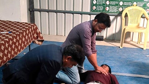 சூயஸ் ஊழியா்களுக்கு அளிக்கப்பட்ட முதலுதவி பயிற்சி.