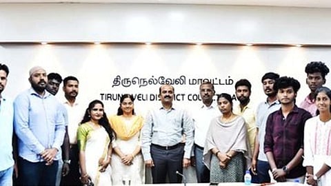 வாக்களிப்பதன் அவசியம் குறித்து விழிப்புணா்வு ஏற்படுத்த வேண்டும்