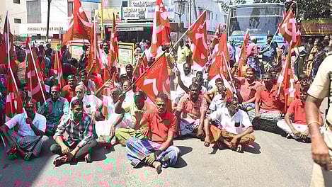 தென்காசியில் சாலை மறியல்: 179 போ் கைது