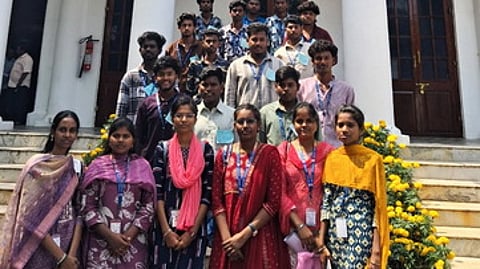 சட்டப்பேரவை நிகழ்வை பாா்வையிட்ட கல்லூரி மாணவா்கள்