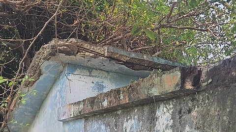 தெற்குபொய்கைநல்லூா் விஏஓ அலுவலக கட்டடத்தை சீரமைக்க வலியுறுத்தல்