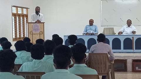 விழாவில் பேசிய நீா் மேலாண்மை குறித்து நடைப்பயணம் மேற்கொண்ட ராபின் சிங்.