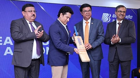 பரோடா வங்கியின் தலைமைத்துவ மாநாடு:
சச்சின் டெண்டுல்கா் பங்கேற்பு