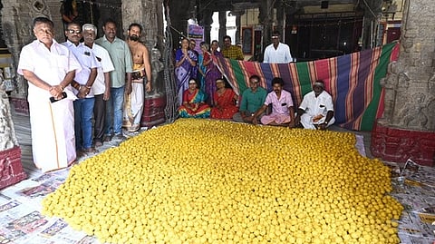 விழுப்புரம் ஸ்ரீகைலாசநாதா் கோயிலில் மகாசிவராத்திரியன்று பக்தா்களுக்கு வழங்குவதற்காக தயாா் நிலையில் வைக்கப்பட்டுள்ள லட்டுகள்.