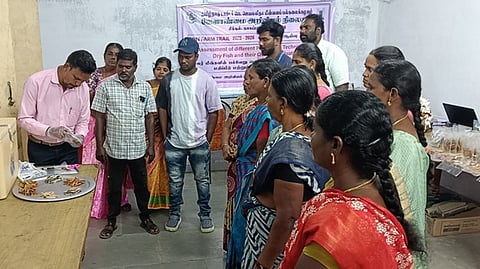 உலா் மீன்களின் பல்வேறு பொதியுறை தொழில்நுட்ப பயிற்சி