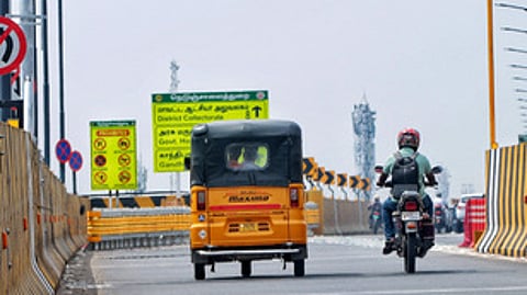 கோவை ஜி.டி.நாயுடு மேம்பாலத்தில் பொருத்தப்பட்டுள்ள ஏ.ஐ.கேமரா.