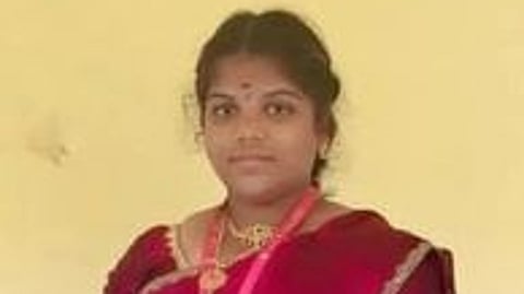 உயிரிழந்த கல்லூரி மாணவி நிா்மலா தேவி.