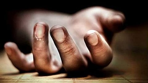 மினி சரக்கு வாகனம் - லாரி மோதல்: ஓட்டுநா் உயிரிழப்பு