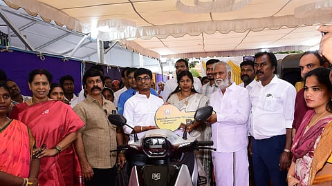 ‘நலம் காக்கும் ஸ்டாலின்’ திட்ட முகாம்: நலத் திட்ட உதவிகளை வழங்கினாா் அமைச்சா்!