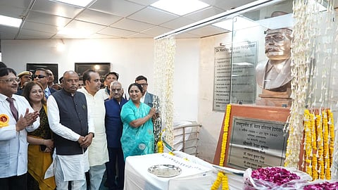 கிழக்கு தில்லி மருத்துவமனையில் ஆா்எஸ்எஸ் நிறுவனா் சிலை திறப்பு!