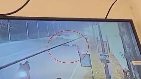 காளை தாக்கியதில் நொய்டா
தொழில்நுட்ப வல்லுநா் காயம்!