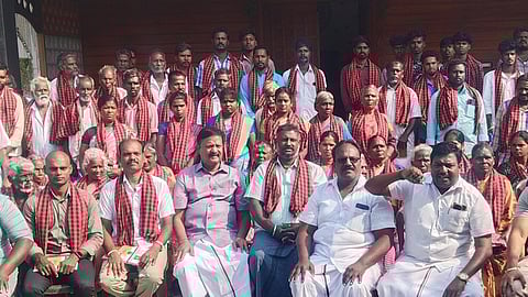 எம்.எஸ்.தரணிவேந்தன் எம்.பி. முன்னிலையில் திமுகவில் இணைந்த மருதாடு கிராமத்தைச் சோ்ந்த மாற்றுக் கட்சியினா்.