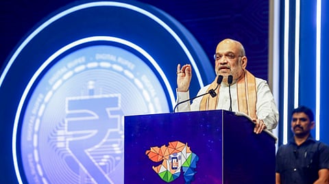 குஜராத் தலைநகா் காந்திநகரில் ஞாயிற்றுக்கிழமை நடைபெற்ற நிகழ்ச்சியில் பேசிய மத்திய உள்துறை அமைச்சா் அமித் ஷா.