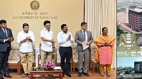 சோழிங்கநல்லூர் எல்காட் சிறப்பு பொருளாதார மண்டலத்தில் ரூ.84.42 கோடியில் கட்டப்பட்டுள்ள எல்காட் தகவல் தொழில்நுட்பக் கட்டடத்தை, சென்னை தலைமைச் செயலகத்தில் இருந்து காணொலிக் காட்சி வாயிலாக திறந்துவைத்த முதல்வர் மு.க.ஸ்டாலின், உடன் அமைச்சர் பழனிவேல் தியாகராஜன், தலைமைச் செயலர் நா.முருகானந்தம், தகவல் தொழில்நுட்பவியல் மற்றும் டிஜிட்டல் சேவைகள் துறைச் செயலர் பிரஜேந்திர நவ்நீத், தமிழ்நாடு மின்னணு நிறுவனத்தின் மேலாண்மை இயக்குநர் கா.ப.கார்த்திகேயன், நிர்வாக இயக்குநர் வெ.தீபனாவிஸ்வேஸ்வரி.