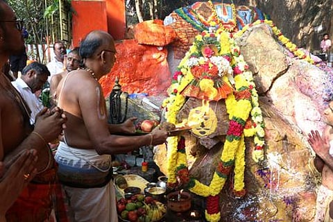 திருமலையில் உள்ள ஷேத்திர பாலகருக்கு நடைபெற்ற அபிஷேகம், அலங்காரம்.