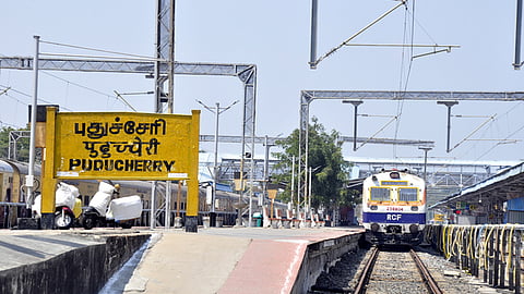 புதுச்சேரி ரயில் நிலையம்.
