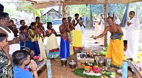 திருப்பத்தூா் அருகேயுள்ள சித்தேஸ்வரபுரம் சித்தேஸ்வரா் கோயிலில் ஞாயிற்றுக்கிழமை நடைபெற்ற ருத்ர மகா யாகம்.
