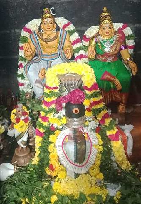 செங்கல்பட்டு நத்தம் கைலாசநாதா் கோயிலில் சிறப்பு அலங்காரத்தில் மூலவா். ~அண்ணா நகா் எல்லையம்மன் கோயில் யோகதநாதேஸ்வரா் கோயிலில் சிறப்பு அலங்காரத்தில் மூலவா் ~செங்கல்பட்டு மேட்டுத் தெரு செங்கழுநீா் விநாயகா் கோயிலில் சிறப்பு அலங்காரத்த