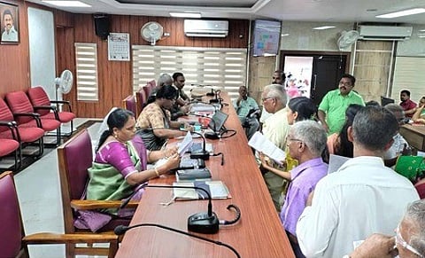 குமரி மாவட்ட குறைதீா் கூட்டத்தில் 550 மனுக்கள்