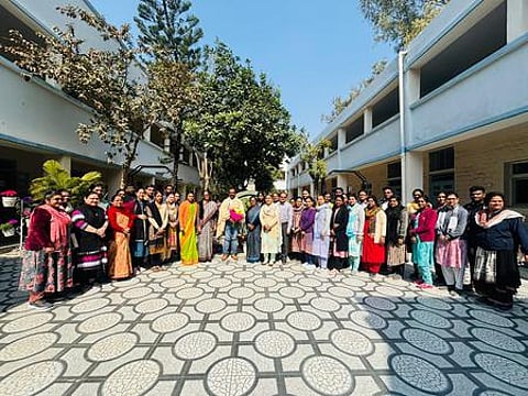 டிடிஇஏ செயலருக்கு பள்ளி முதல்வா், ஆசிரியா்கள் வாழ்த்து