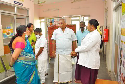 அரசு மருத்துவமனையில்
பேரவைத் தலைவா் ஆய்வு