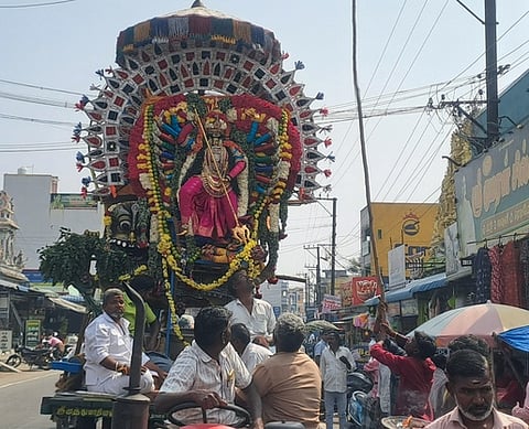 மயானக்கொள்ளை உற்சவத்தையொட்டி சிறப்பு அலங்காரத்தில் வீதியுலாவாக வந்த ஸ்ரீ அங்காள பரமேஸ்வரி அம்மன்