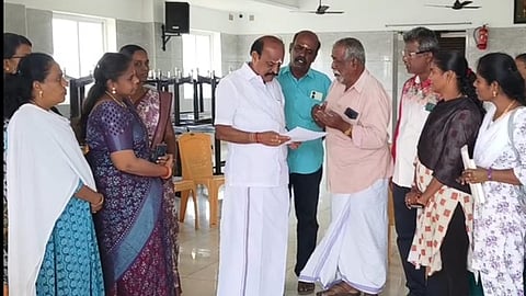 கணினியில் தட்டச்சுத் தோ்வுகள் என்ற ஆணையை திரும்பப் பெற வலியுறுத்தல்