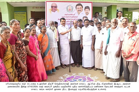 கரூா் ஊராட்சி ஒன்றியப் பகுதியில் ரூ.3.76 கோடி மதிப்பில் பணிகள்: எம்.எல்.ஏ. தொடங்கிவைத்தாா்