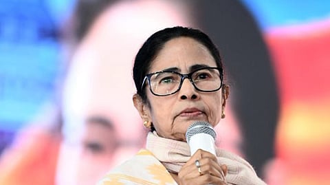 தோ்தல் ஆணைய உத்தரவுகளைப் பின்பற்றி நடவடிக்கை: அறிக்கை அனுப்பிவைத்த மேற்கு வங்க அரசு