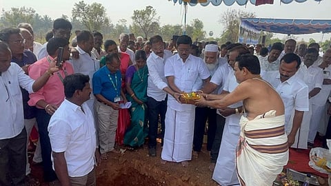 புதிய துணை மின்நிலையம் அமைக்கும் பணி: எம்எல்ஏ அ.நல்லதம்பி தொடங்கி வைத்தாா்