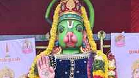 கும்பகோணத்தில் சிறப்பு ராஜ அலங்காரத்தில் விஸ்வரூப ஜெயமாருதி ஆஞ்சனேயா்.