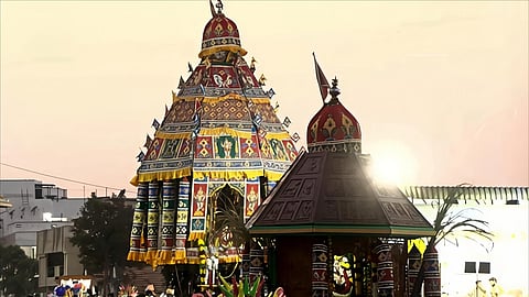 வெள்ளக்கோவிலில் நடைபெற்ற ஸ்ரீ வீரக்குமார சுவாமி கோயில் தேரோட்டம்.