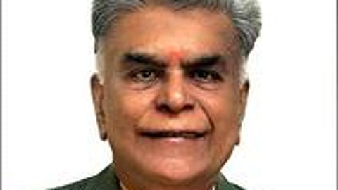 ஆ.சக்திவேல்.