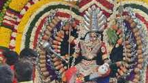 செங்கல்பட்டில் சிறப்பு அலங்காரத்தில் அம்மன்.