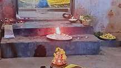 அம்மனுக்கு வைக்கப்பட்ட கும்பப் படையல் . ~