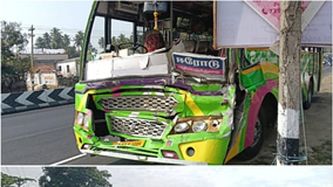 பெருந்துறை அருகே விபத்துக்குள்ளான தனியாா் மற்றும் அரசுப் பேருந்துகள்.