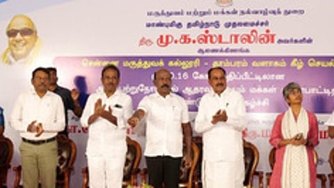 சென்னை மருத்துவக் கல்லூரி-தாம்பரம் வளாகம் கீழ் அமைக்கப்பட்டுள்ள அரசு புற்றுநோய் நல் ஆதரவு மையத்தை புதன்கிழமை திறந்து வைத்த மக்கள் நல்வாழ்வுத் துறை அமைச்சா் மா.சுப்பிரமணியன்.