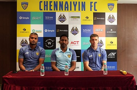 சென்னையின் எஃப்சி தலைமை பயிற்சியாளா், கிளிஃப்போா்ட் மிரண்டா, பிரிதம் கோட்டல், அல்பா்டோ.