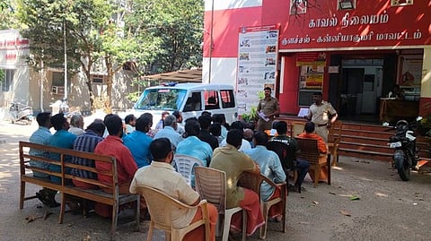 திருச்செந்தூருக்கு பாதயாத்திரை: 14 கோயில் நிா்வாகிகளுடன் குளச்சல் போலீஸாா் ஆலோசனை