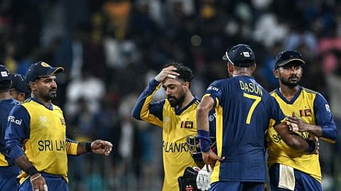 அதிா்ச்சியில் இலங்கை அணியினா். ~வெற்றிக்கு வித்திட்ட சிக்கந்தா்-பென்னட்