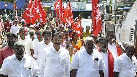 புதுச்சேரி தட்டாஞ்சாவடி தொகுதி புதுப்பேட்டை பகுதியில் மக்கள் சந்திப்பு நடைபயணத்தை தொடங்கிய இந்திய கம்யூனிஸ்ட் கட்சியினா்