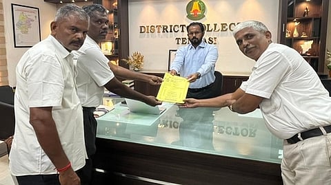 மாணவா் விடுதி கட்டுவதற்கான நிலப் பத்திரத்தை ஆட்சியரிடம் ஒப்படைத்த தலைமை ஆசிரியா் குகன்